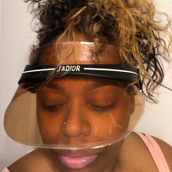 Meet your Posher, Sylvia - Picture 1 of 2